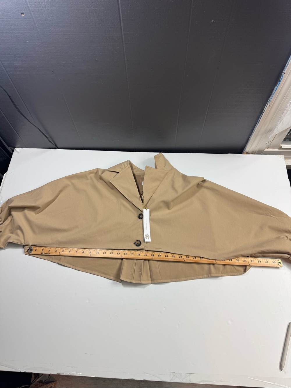 House of Harlow 1960 Cropped Cape Trench Jacket One Size Beige Minimalist Modern - Picture 12 of 13